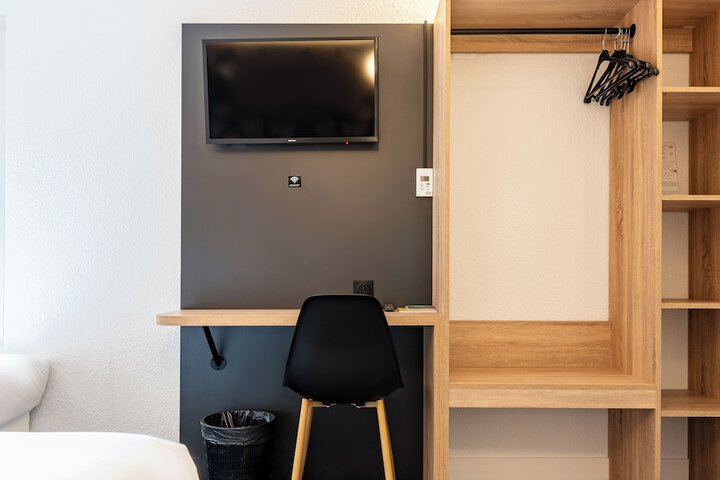 Room 12 of 21