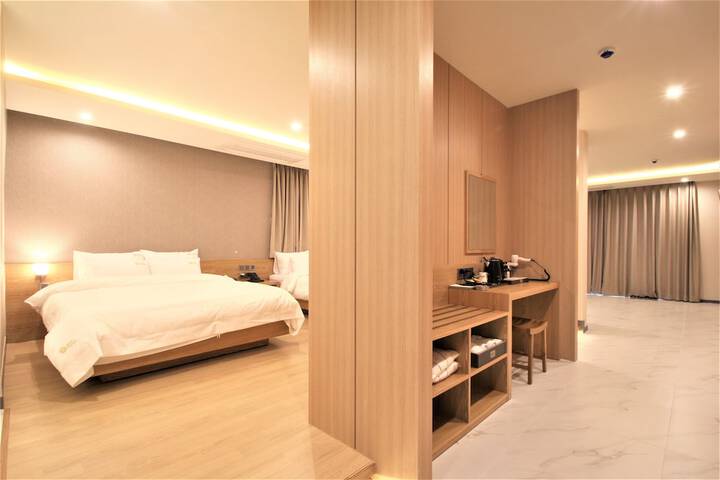 Room 6 of 110