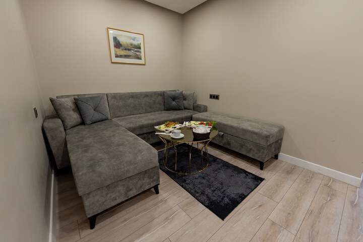 Room 8 of 48
