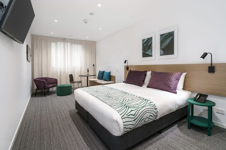 Room 5 of 33