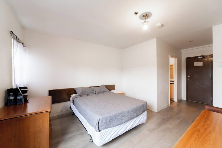 Room 8 of 12