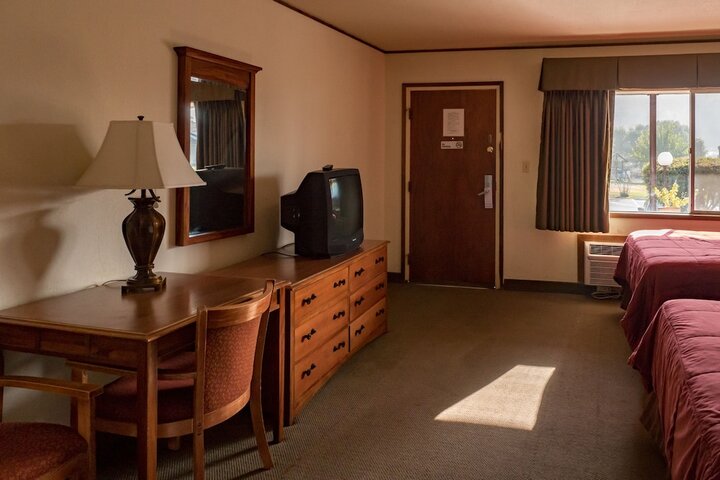 2 Double Beds (1 of 6)