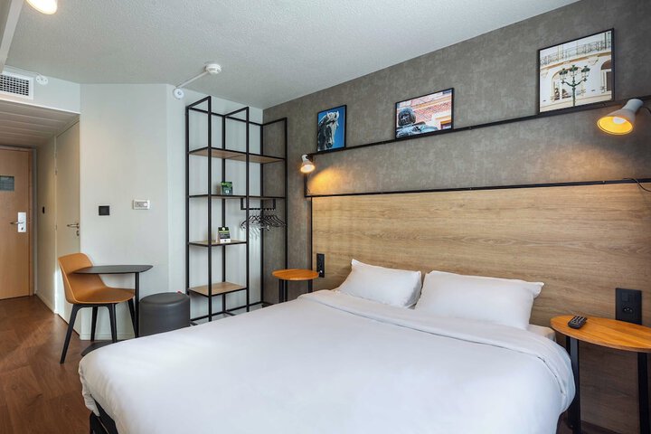 Room 13 of 39