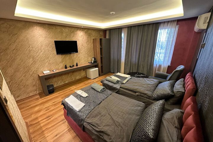 Room 4 of 71
