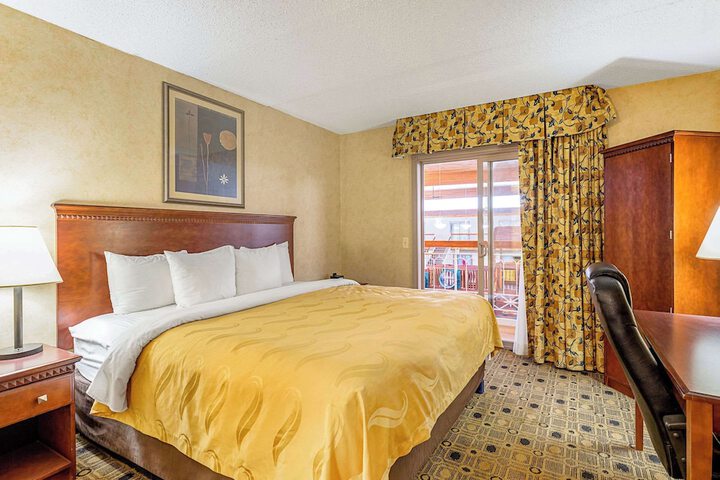 1 King Bed (1 of 18)