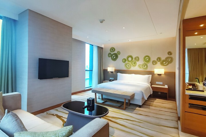 Room 17 of 92