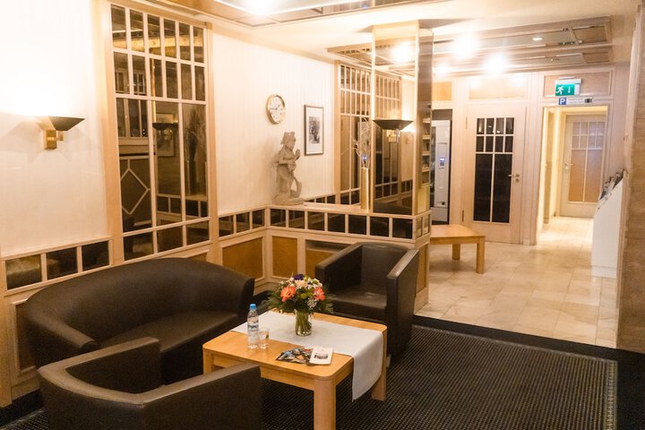Entrance & Lobby