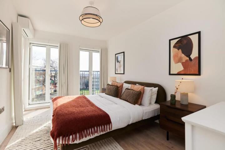 The Wembley Park Retreat - Modern 2BDR Flat with Balcony