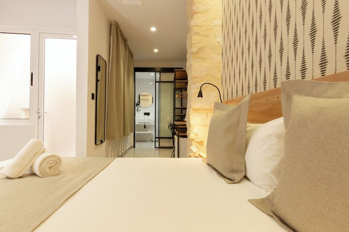 Room 18 of 120
