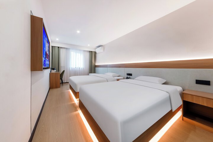 Room 14 of 30