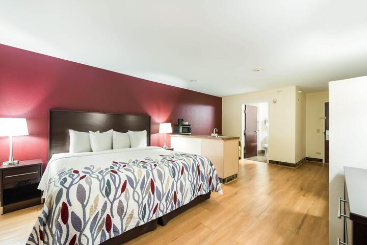 1 King Bed (12 of 23)