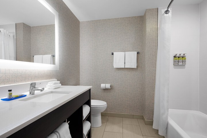 2 Queen Beds Accessible (6 of 8)