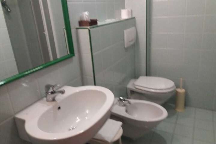 Room 9 of 23