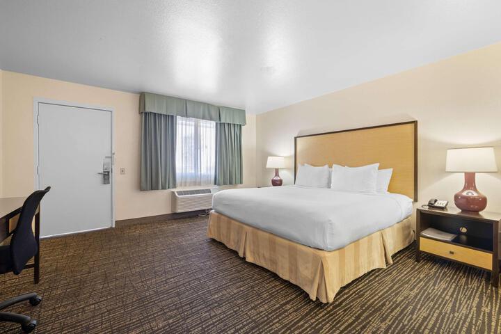 1 King Bed Mobility Accessible Roll in Shower Continental Breakfast (16 of 27)