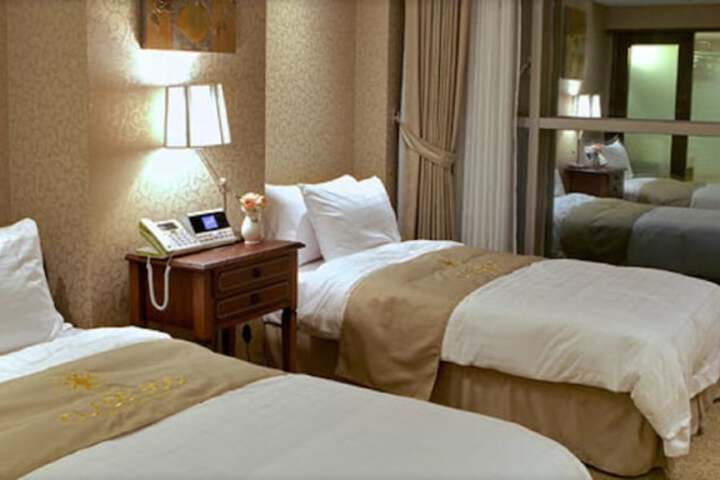 Room 4 of 48