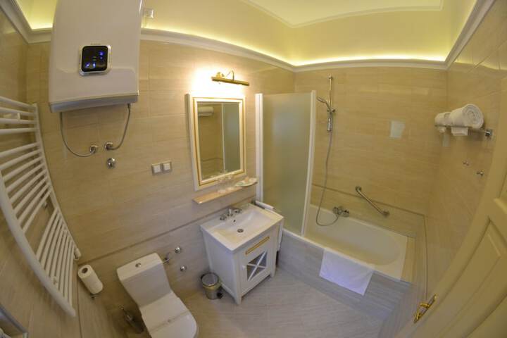 Room 44 of 96