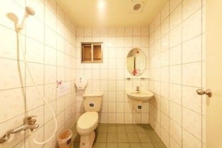 Room 5 of 40