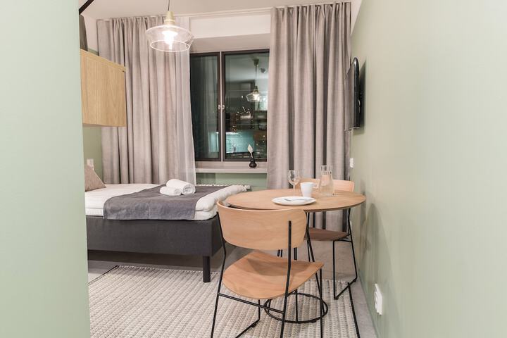 Room 5 of 77
