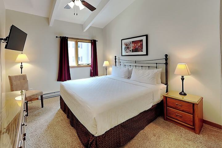 Room 206 of 893
