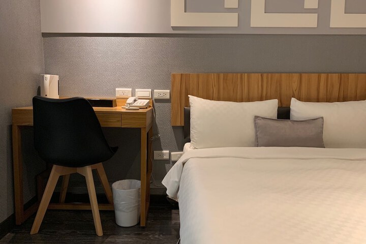 Room 10 of 31