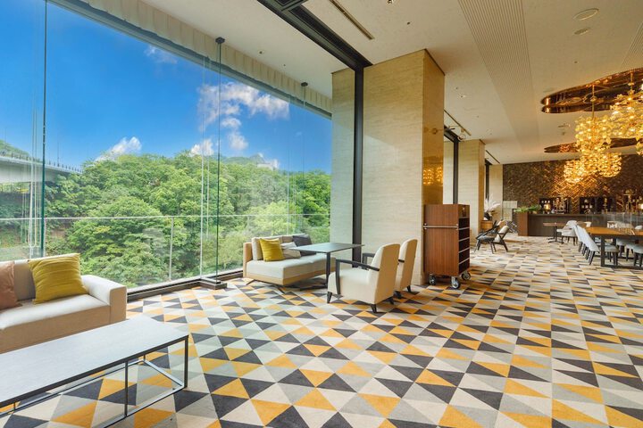 Lounge 175 of 190
