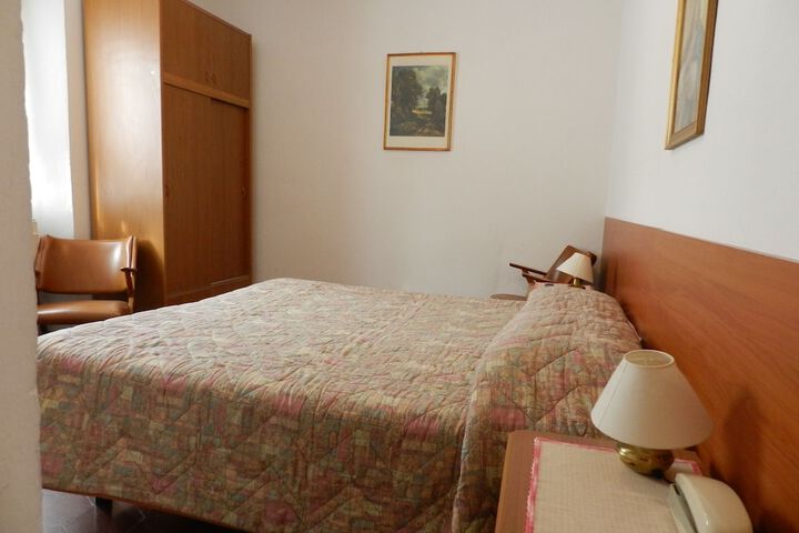 Room 5 of 50