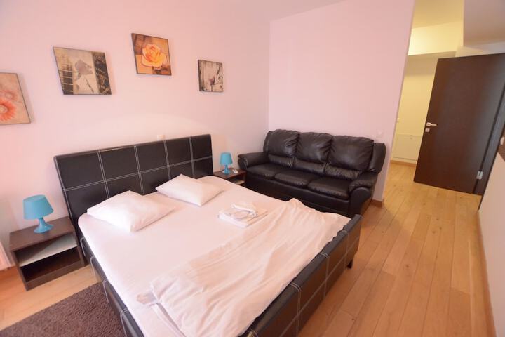Room 4 of 206