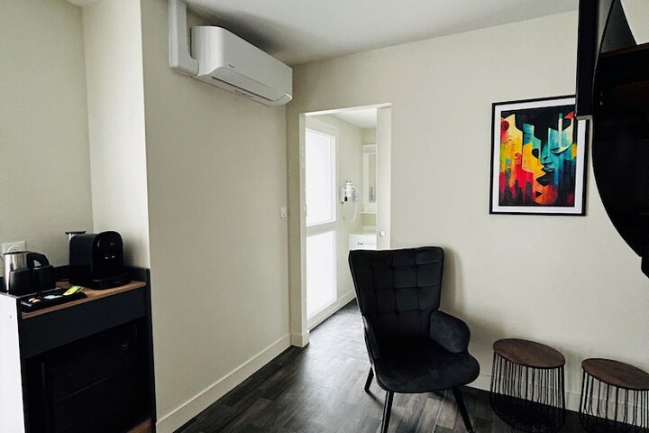 Room 27 of 51