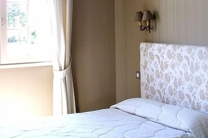 Room 5 of 32
