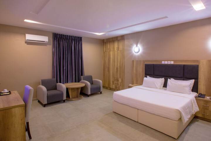 Room 13 of 19