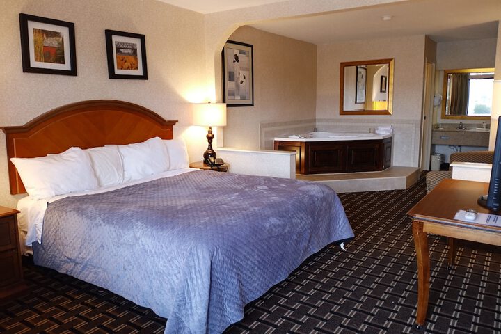 1 King Bed (13 of 13)