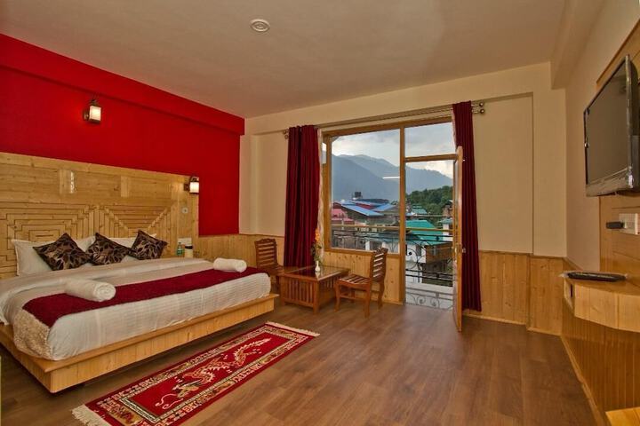 Room 2 of 8