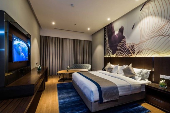 Room 11 of 37