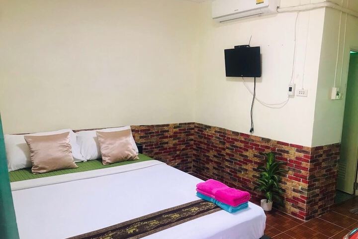 Room 2 of 16