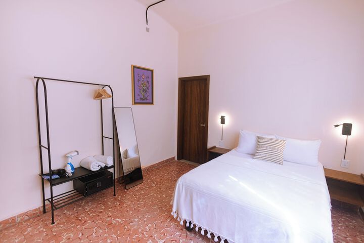 Room 4 of 42
