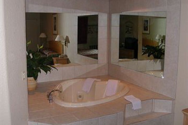 Hot Tub 12 of 14