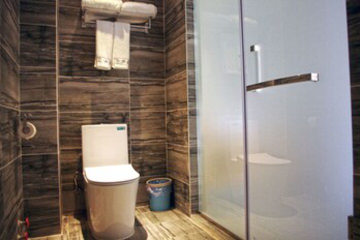 Room 6 of 27
