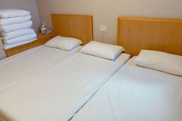 Room 9 of 20