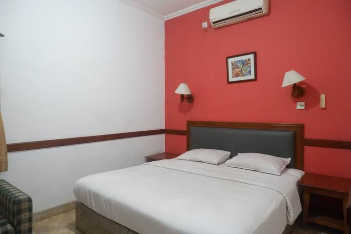 Room 4 of 18