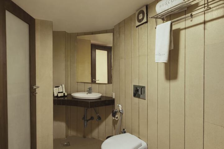 Room 17 of 36