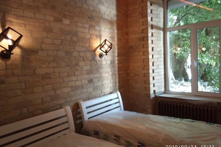 Room 4 of 33