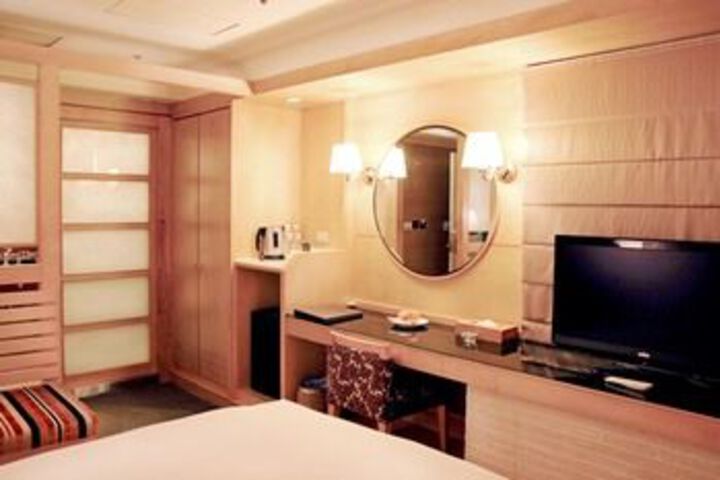 Room 8 of 36