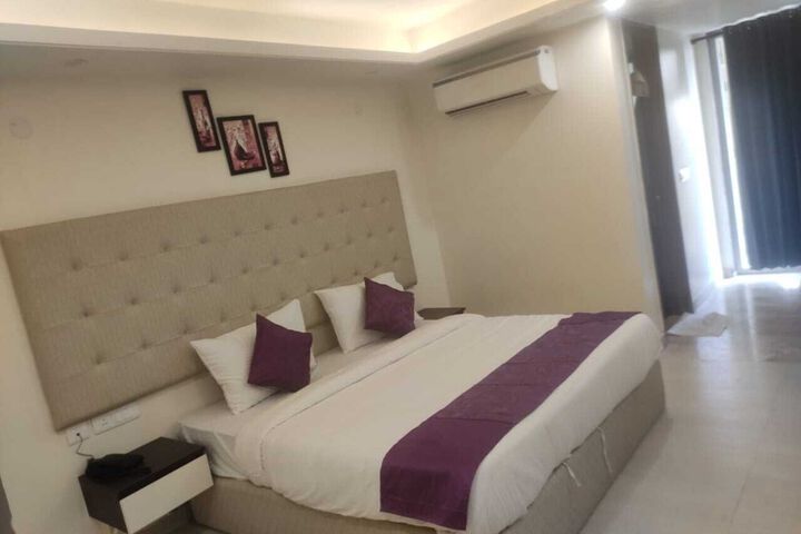 Room 5 of 6