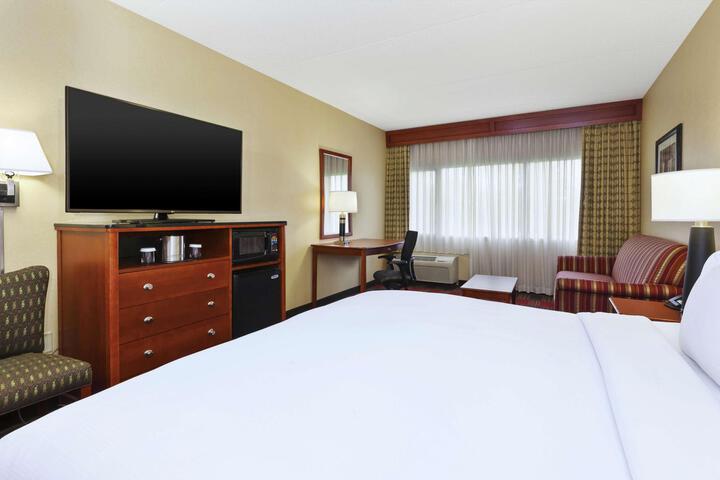1 King Bed (16 of 26)