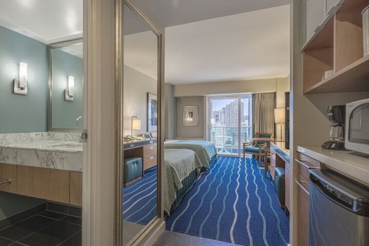 Room 30 of 213