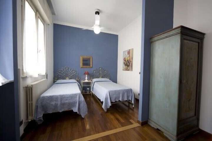 Room 12 of 27