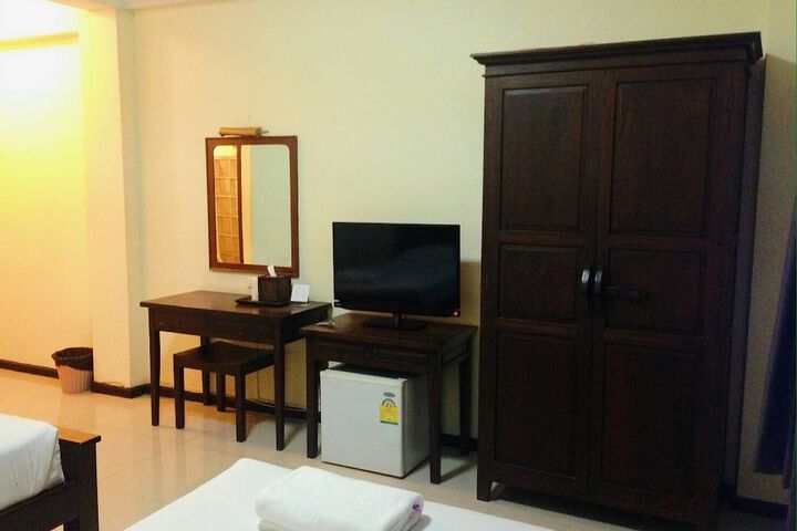 Room 11 of 24