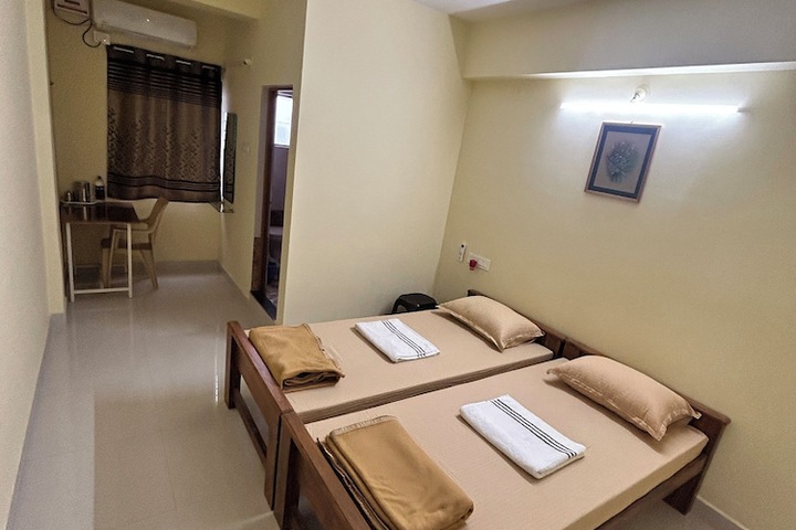 Room 4 of 7