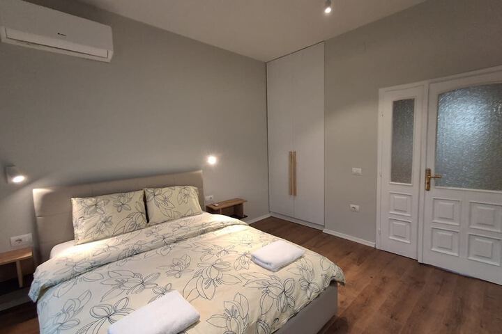 Room 7 of 19