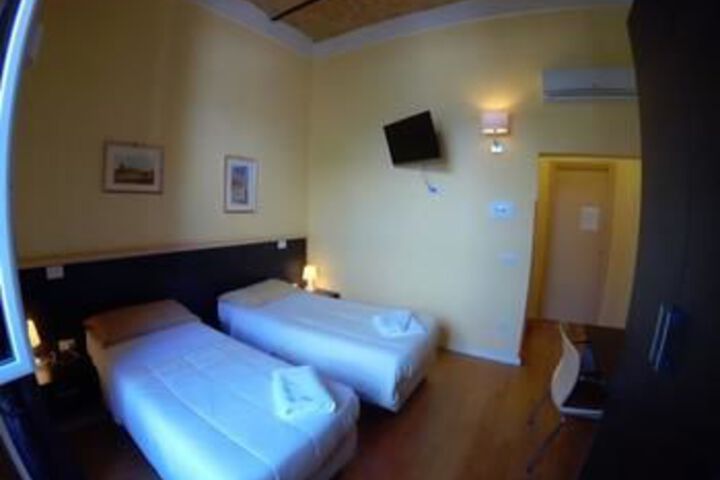 Room 7 of 11
